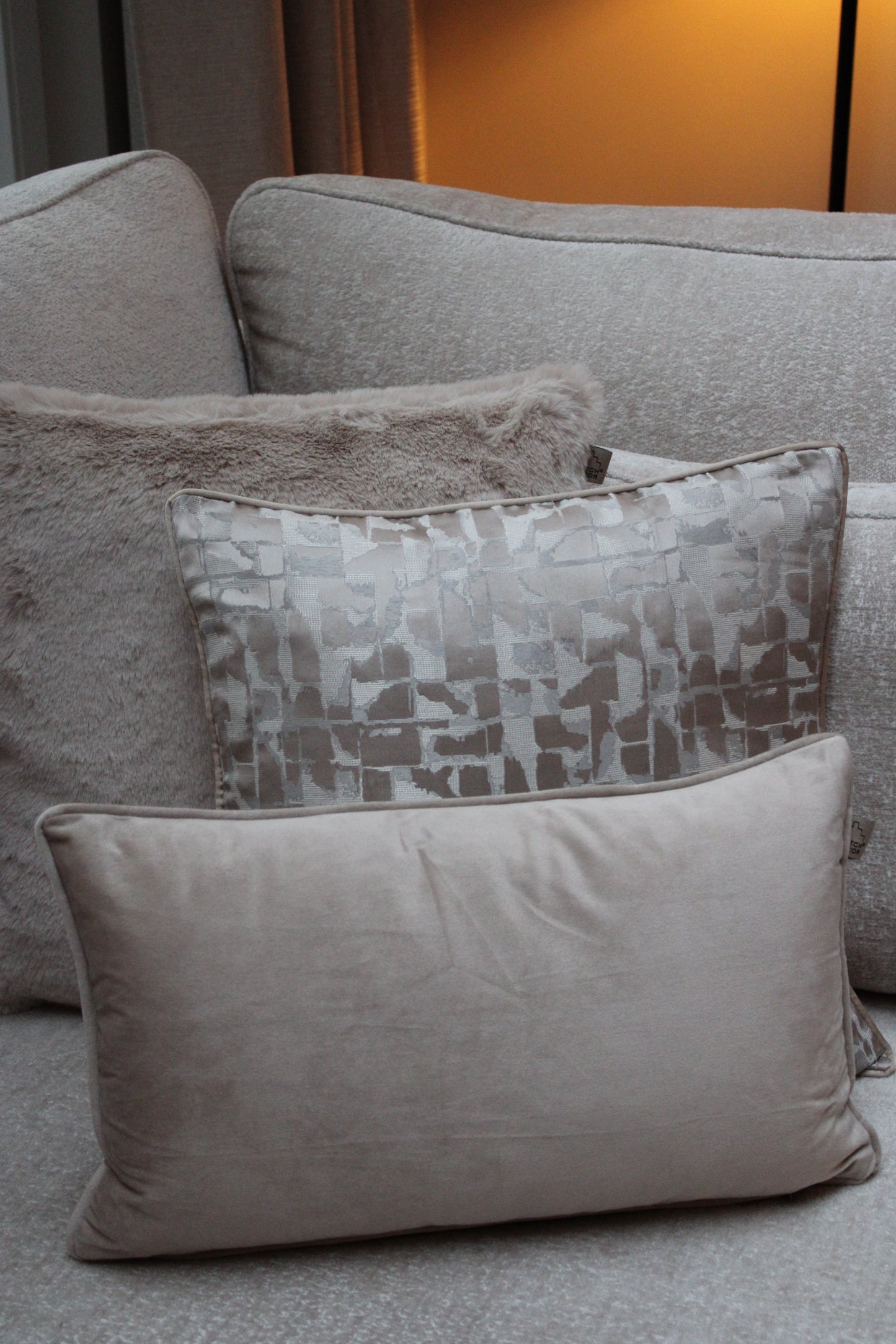 KUSSEN PLUIMSTEEN | TAUPE | 30X50 CM