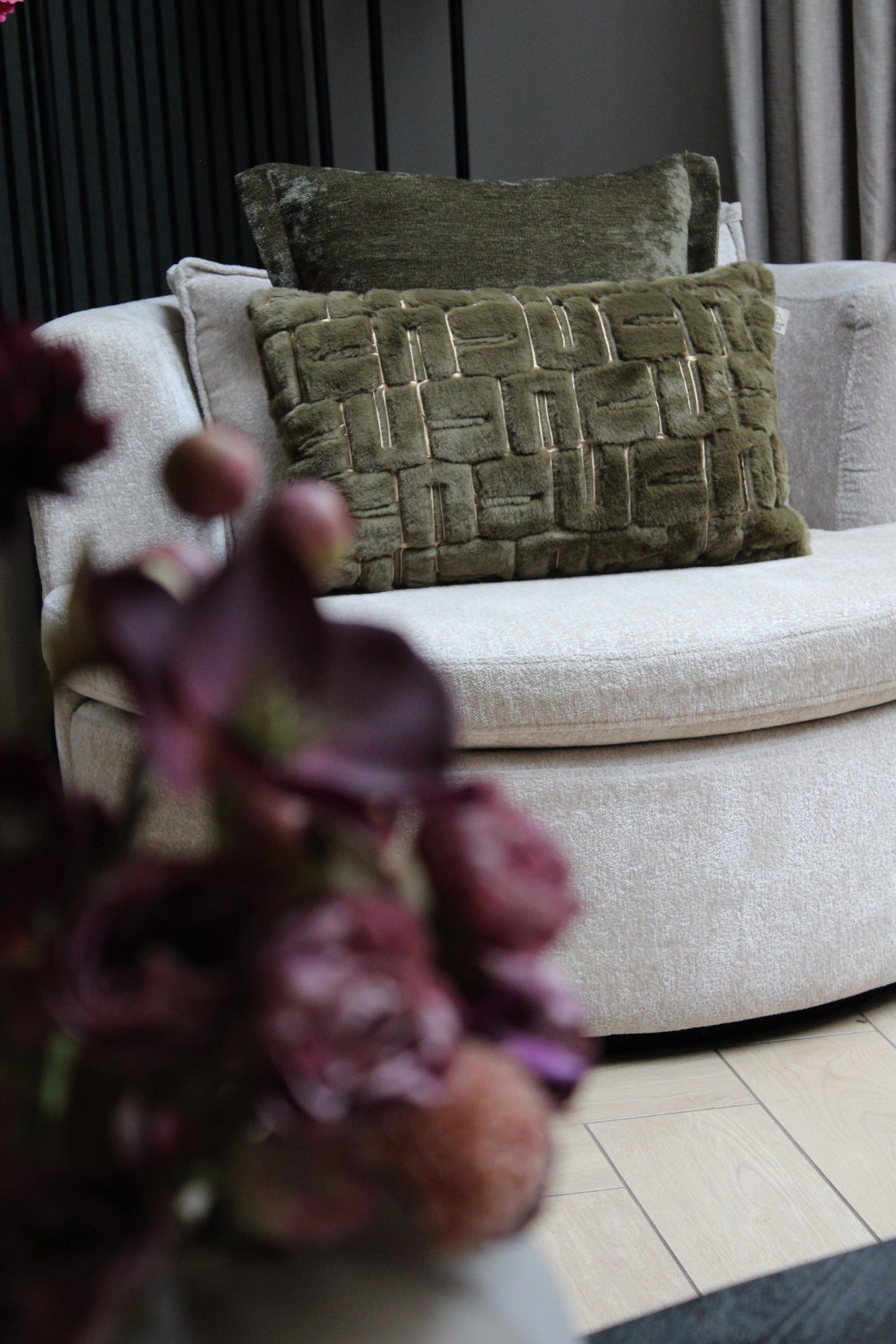 SIERKUSSEN LEWIS | MILITARY OLIVE | 45X45CM