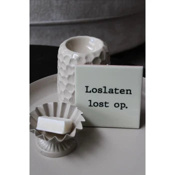 Magnetische tegel loslaten lost op