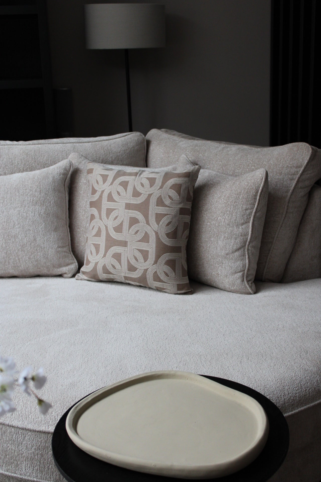 KUSSENHOES MOTIEF | TAUPE | 45X45 CM