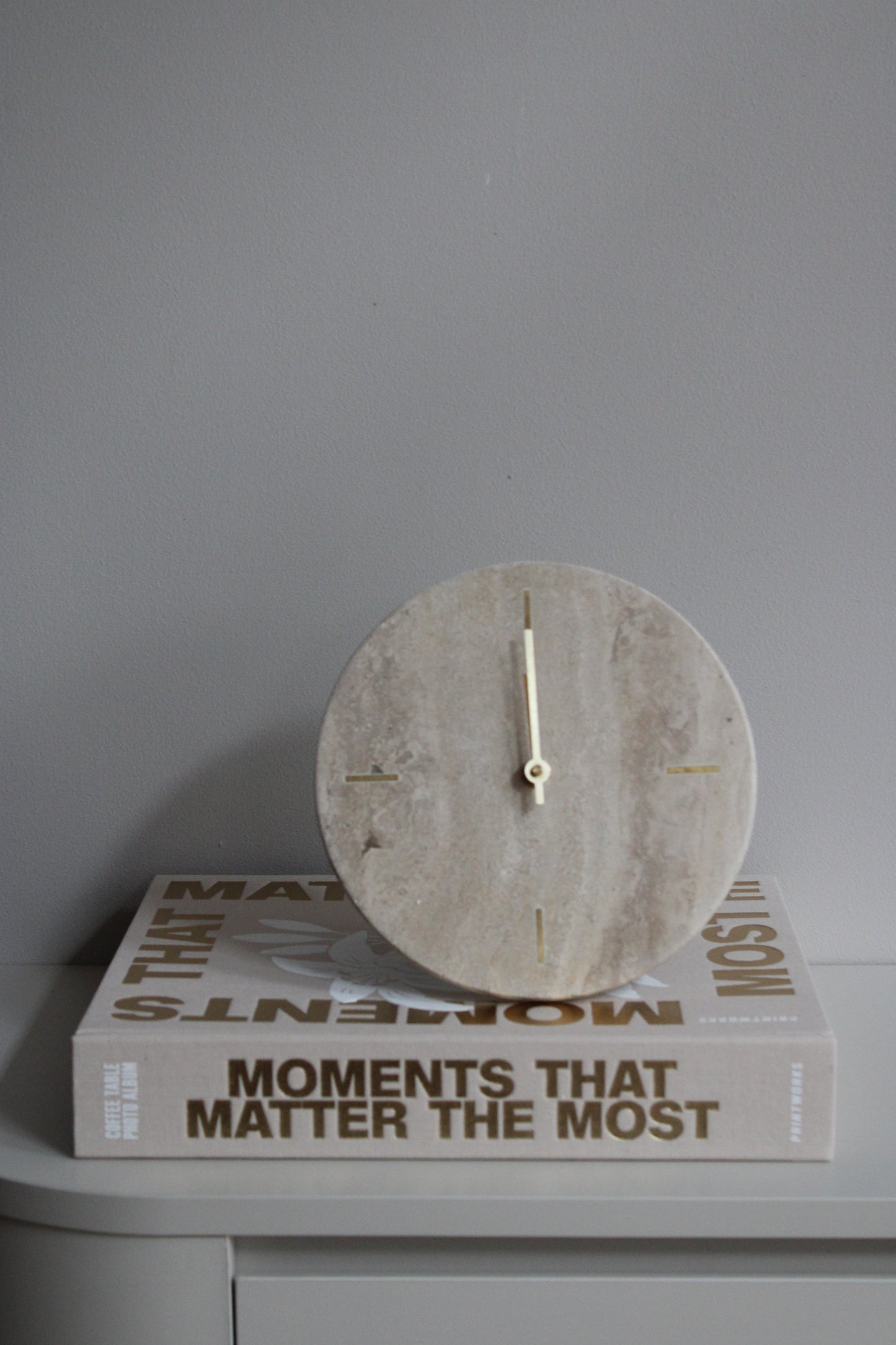 KLOK TRAVERTIN | LIGHT & LIVING | 20CM