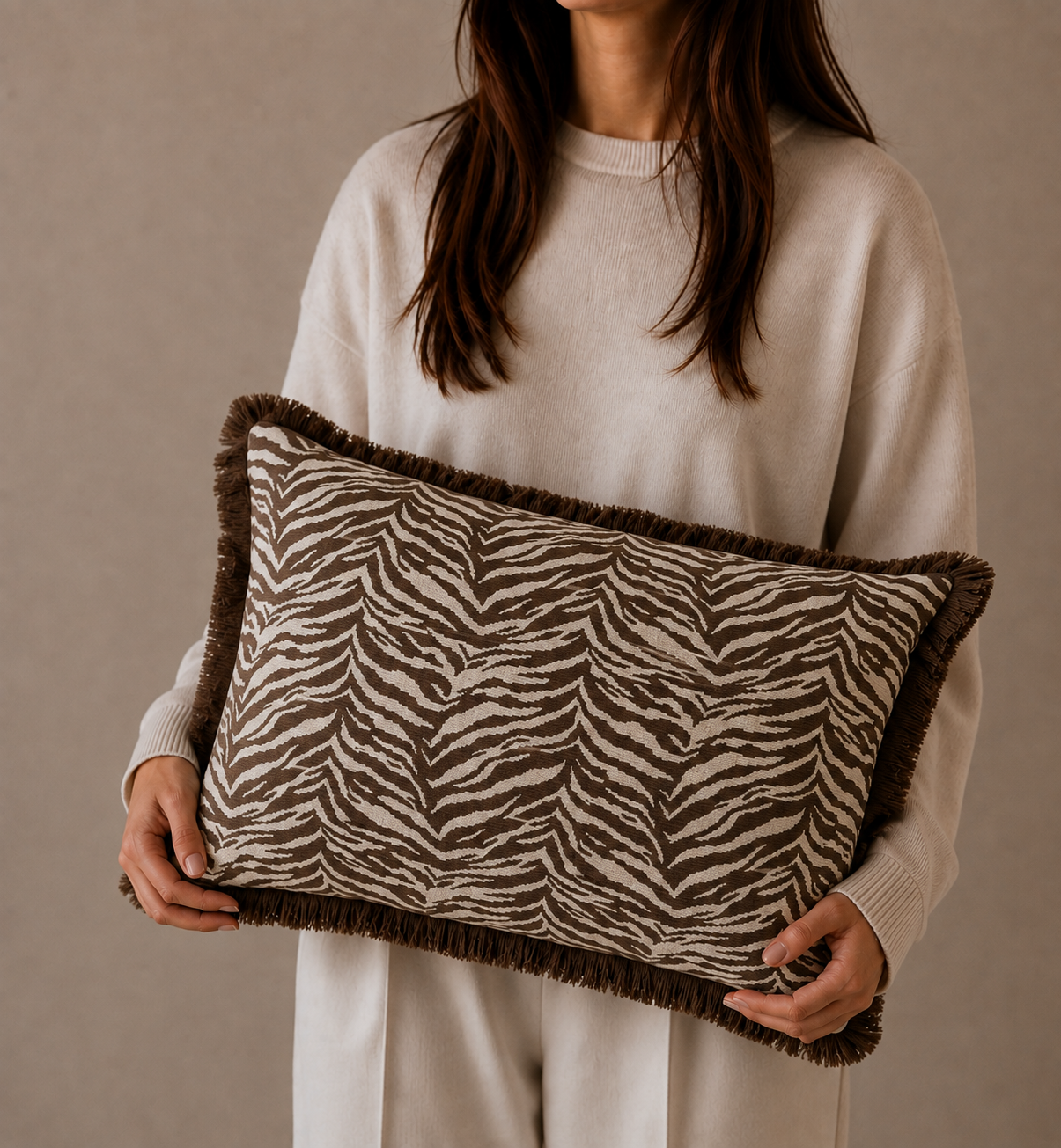 SIERKUSSEN | TIGRA BROWN | 40X60CM