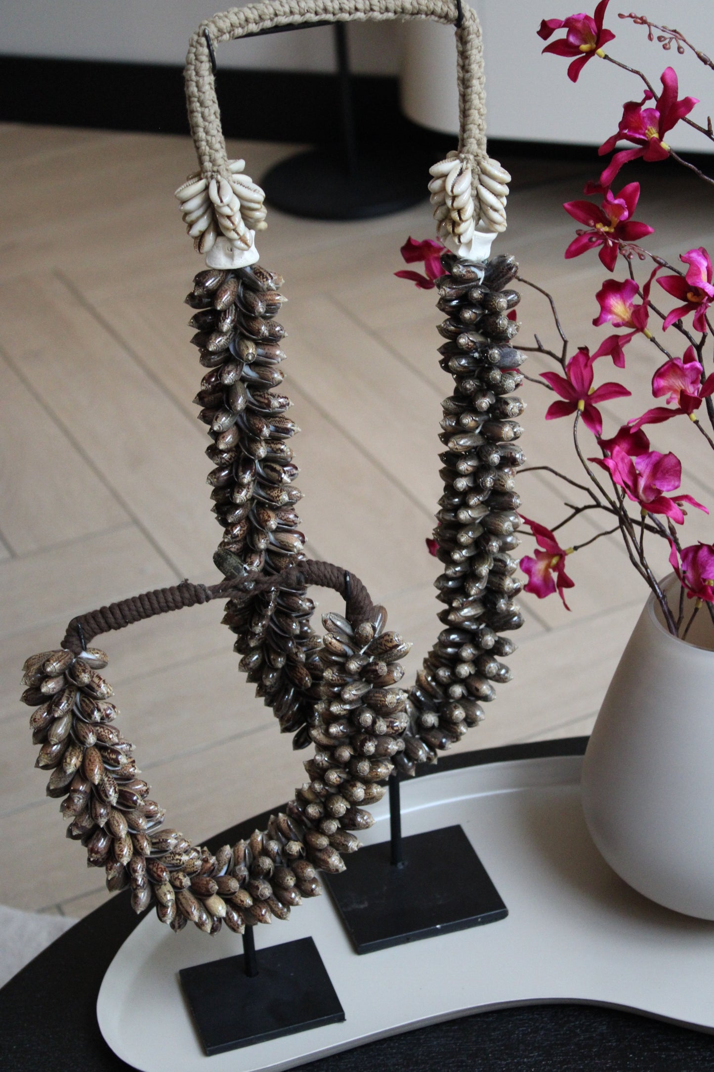 SHELPENKETTING OP STANDAARD | BRUIN