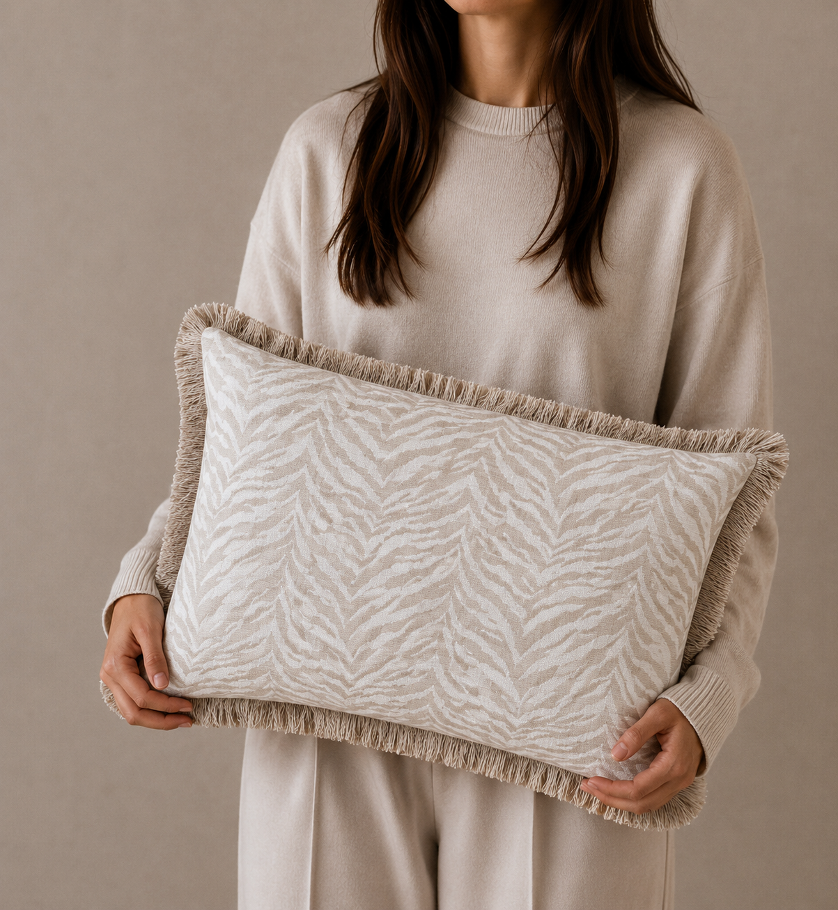 SIERKUSSEN | TIGRA BEIGE | 40X60CM