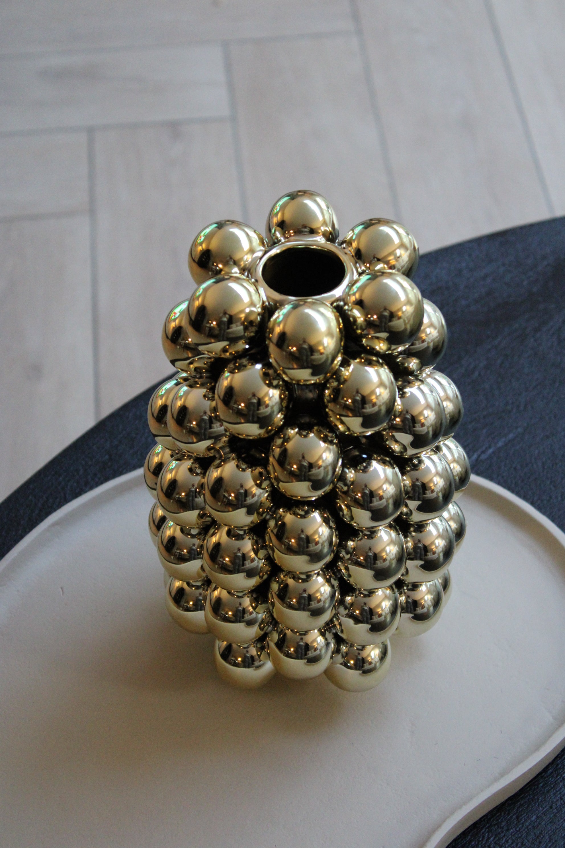 BIYANG VAAS | LIGHT & LIVING | GOLD