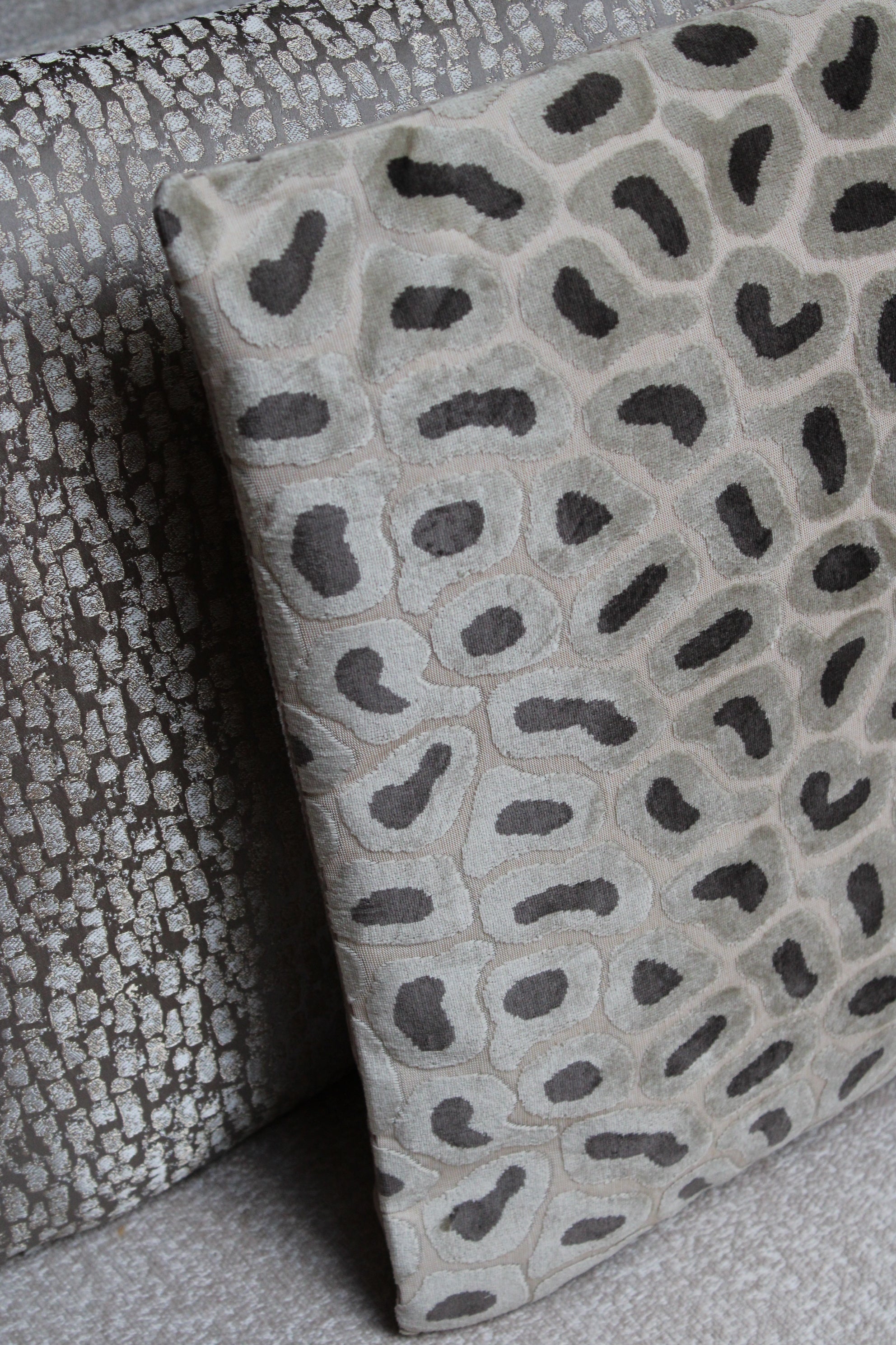 SIERKUSSEN MIRELLE | TAUPE | 45X45