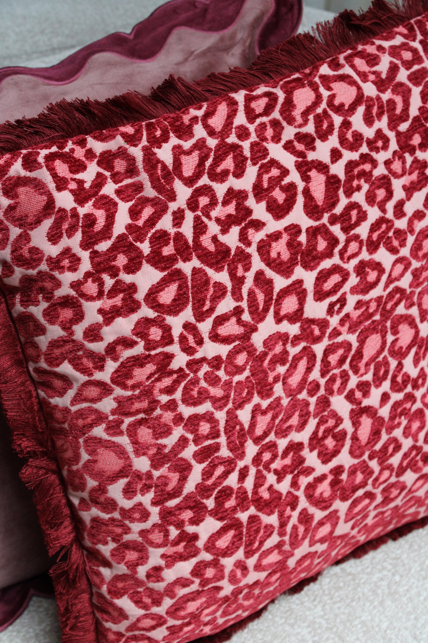 SIERKUSSEN NISA | LEOPARD ROZE / BURGUNDY | 45X45CM