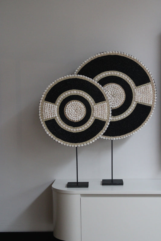 ORNAMENT SCHELP | ZWART/CREME