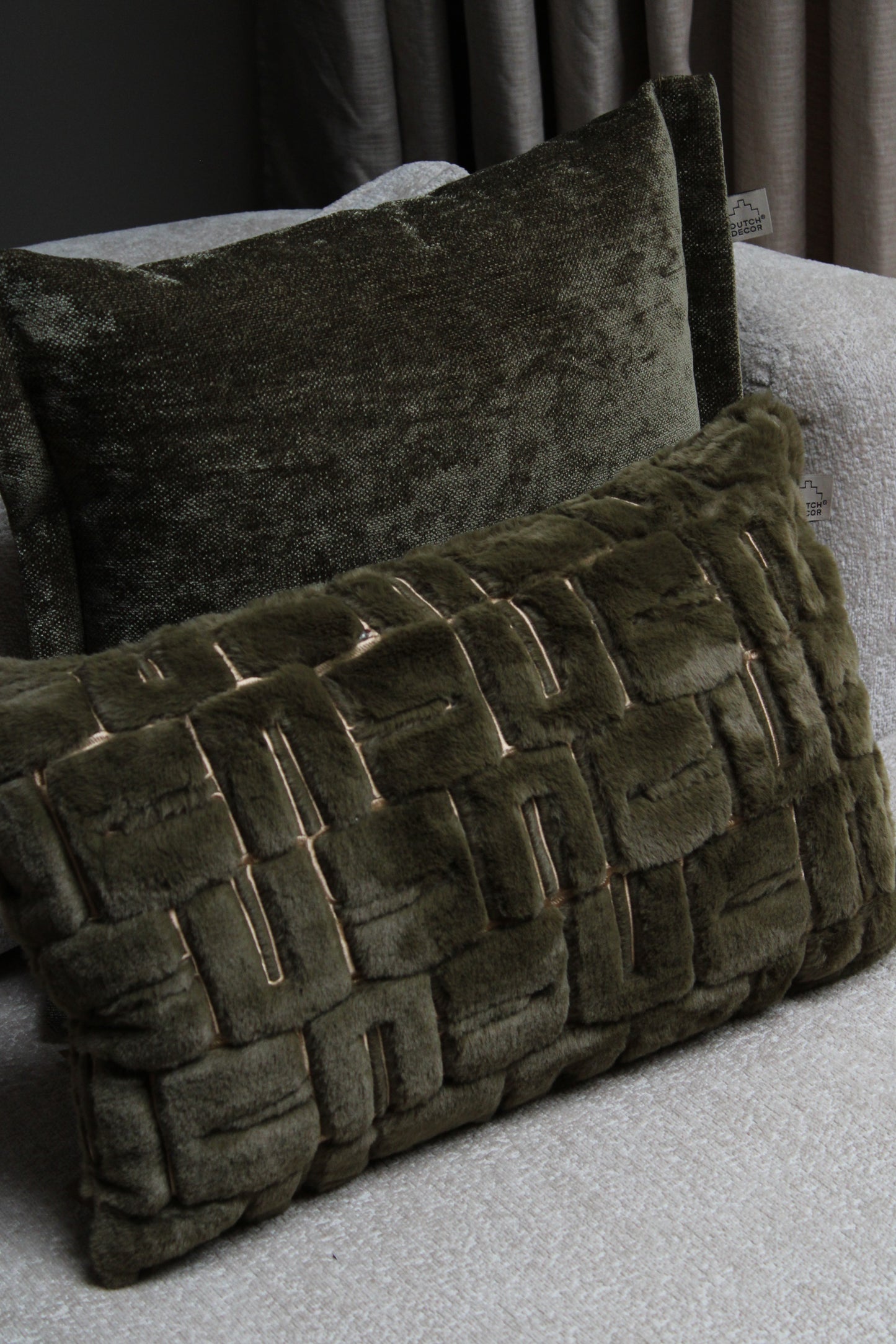 SIERKUSSEN LEWIS | MILITARY OLIVE | 45X45CM