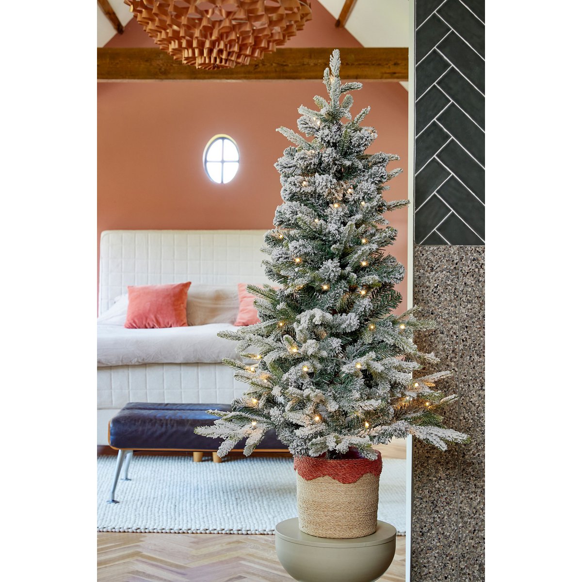 Grimshaw Kunstkerstboom in Pot met LED Verlichting en Timerfunctie - H90 x Ø61 cm - Groen, Wit