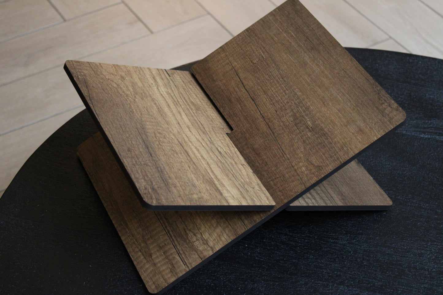 BOEKENSTANDAARD | WALNOOT | BRUIN