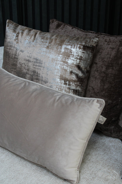 KUSSEN PLUIMSTEEN | TAUPE | 30X50 CM