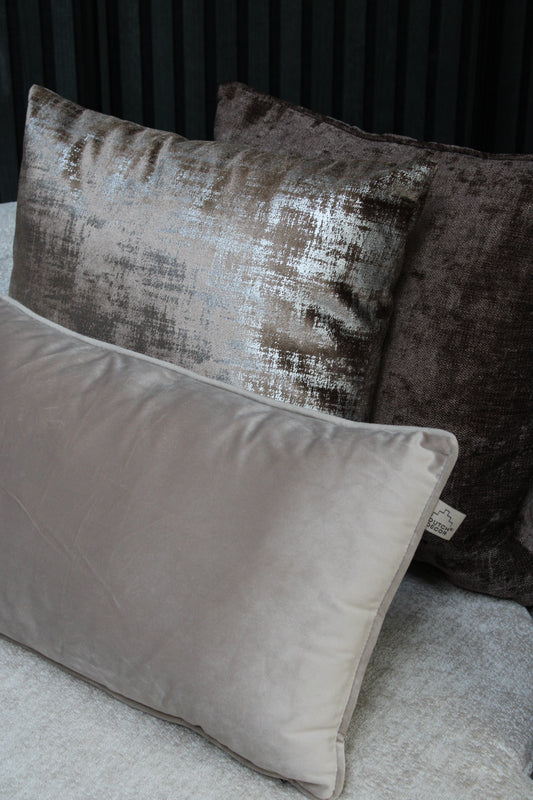 KUSSEN PLUIMSTEEN | TAUPE | 30X50 CM