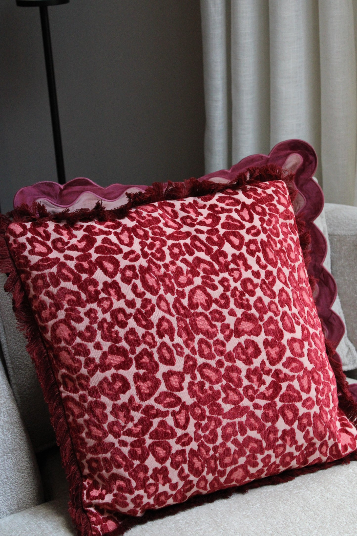 SIERKUSSEN NISA | LEOPARD ROZE / BURGUNDY | 45X45CM