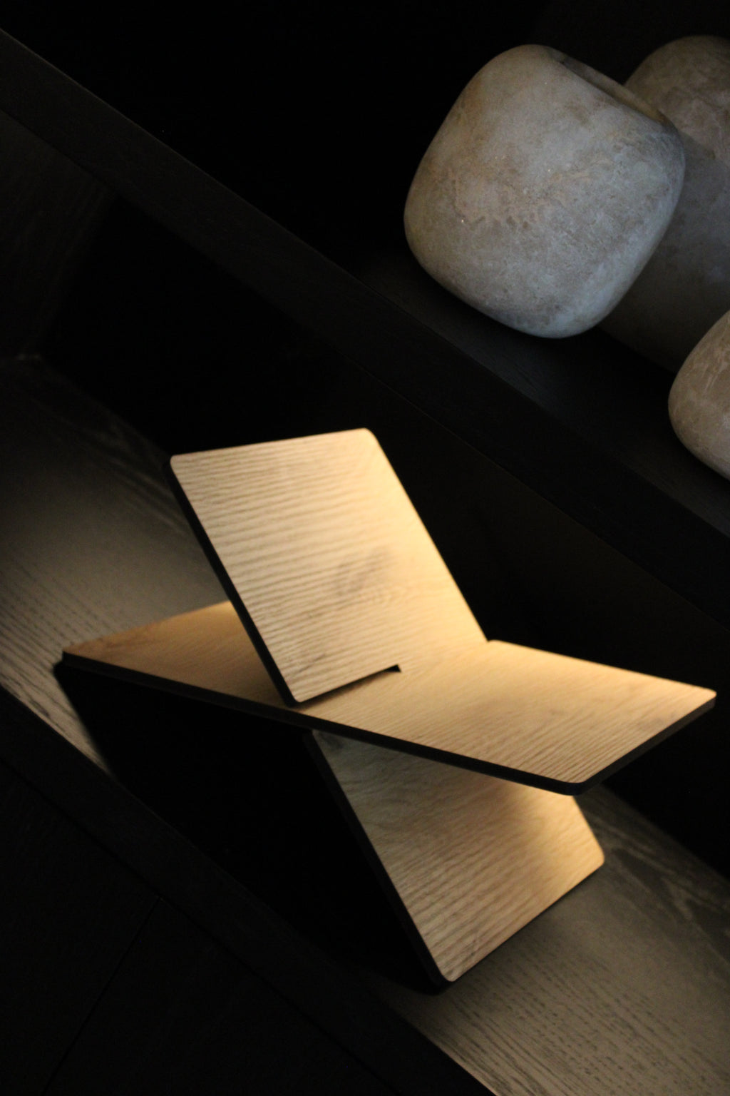 BOEKENSTANDAARD | OAK | BRUIN