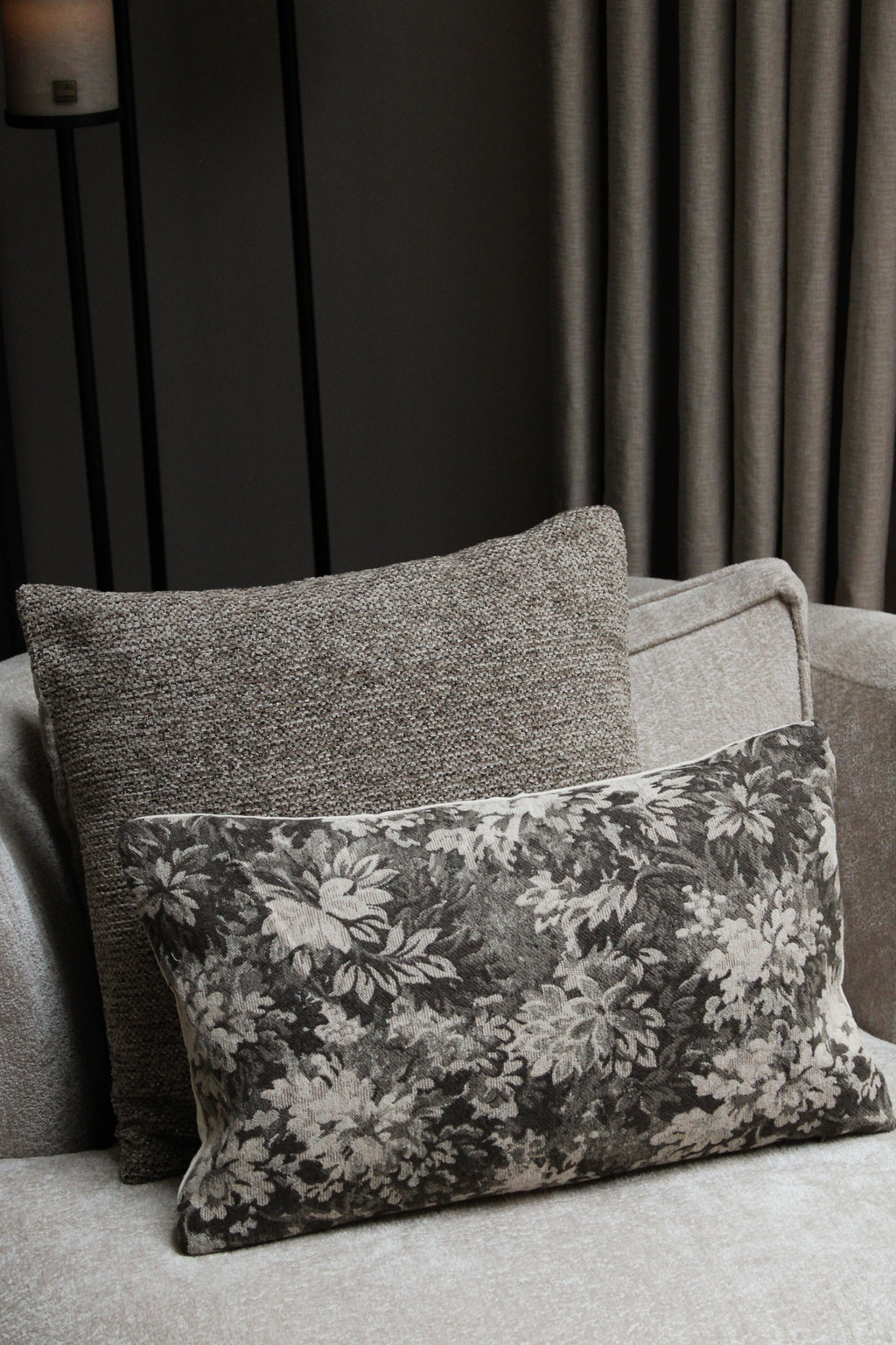 KUSSENHOES | FLOWERS | TAUPE | 30X50