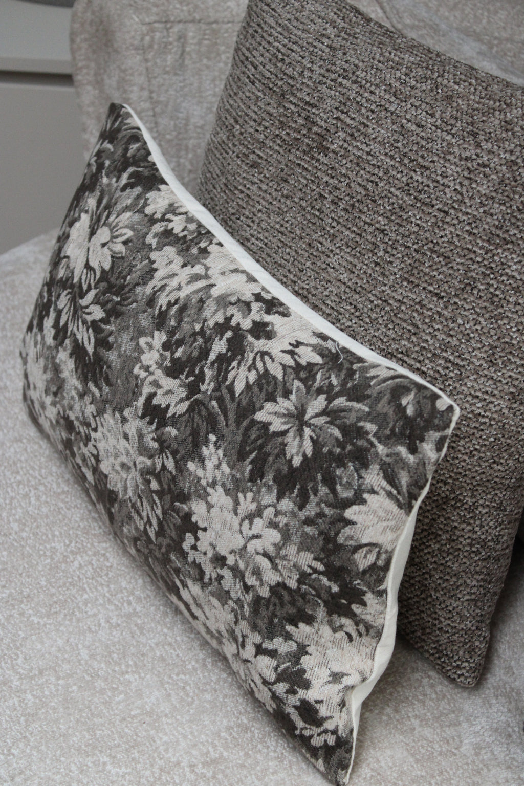 KUSSENHOES | FLOWERS | TAUPE | 30X50