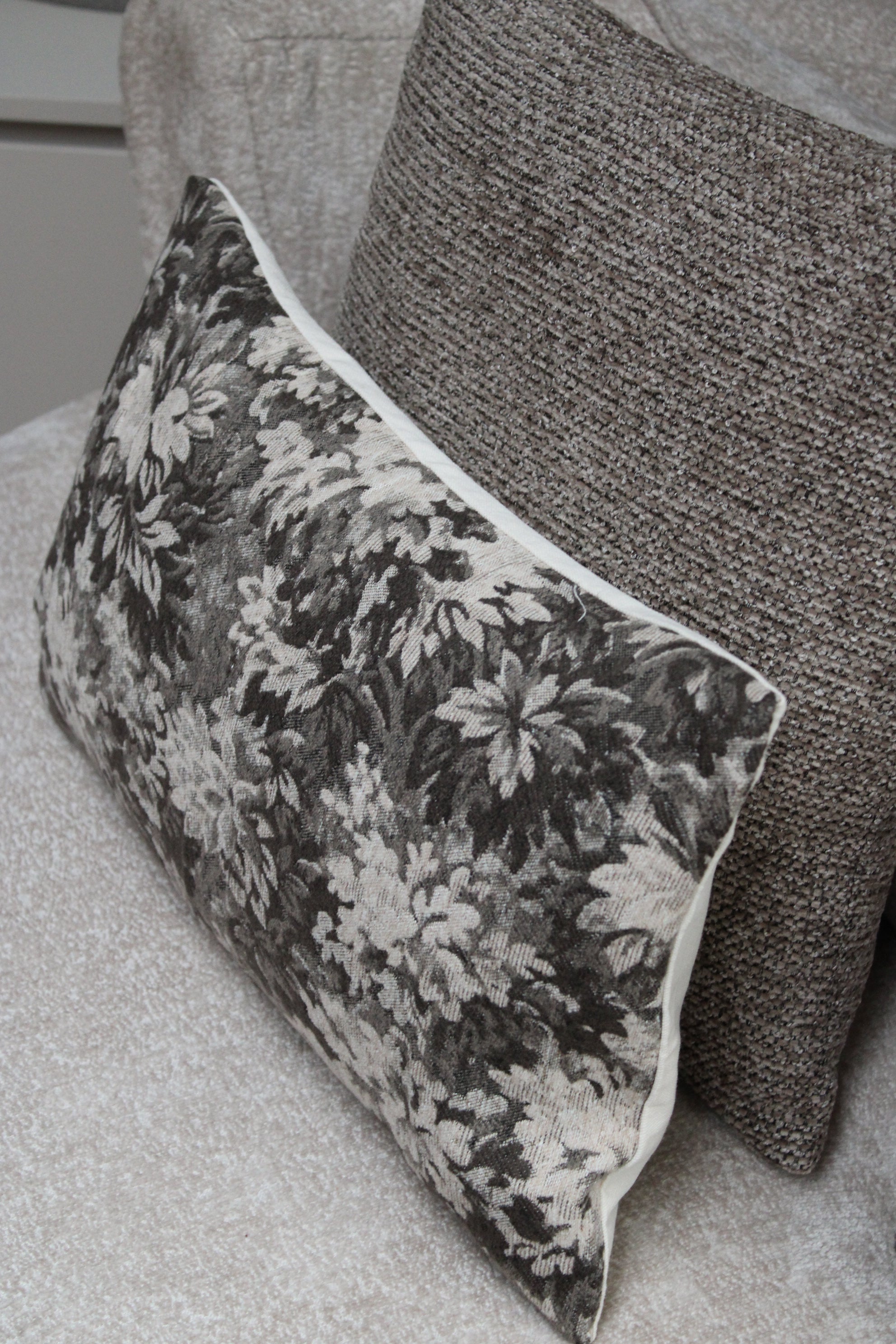 KUSSENHOES | FLOWERS | TAUPE | 30X50