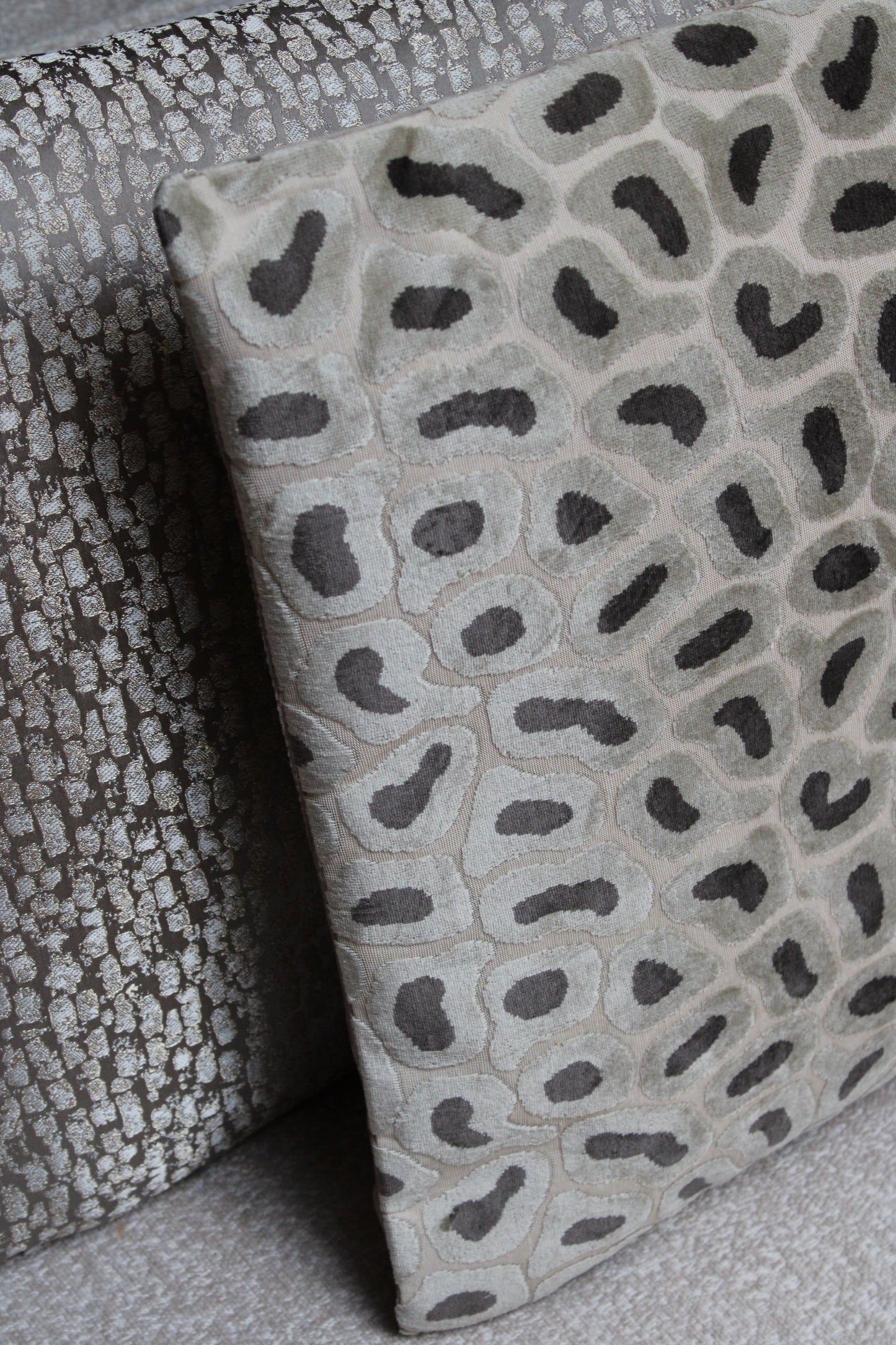 SIERKUSSEN MIRELLE | TAUPE | 45X45