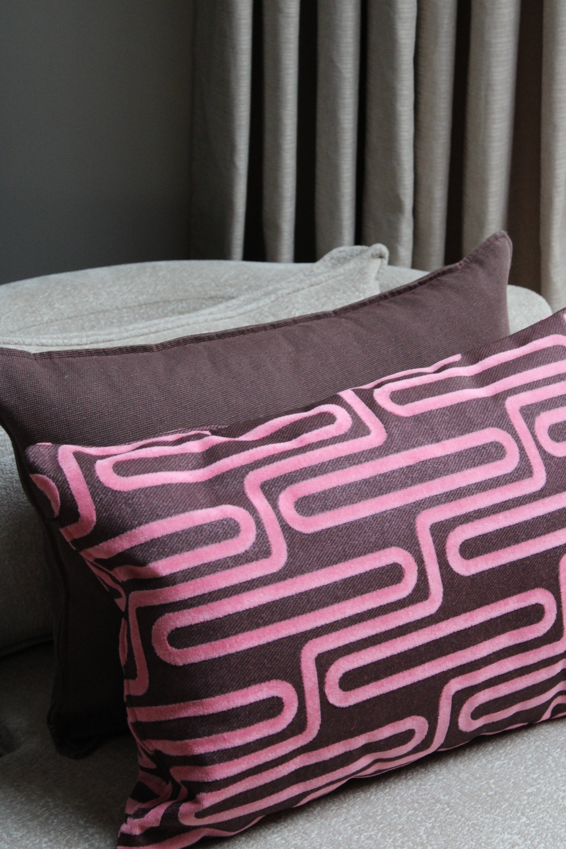 SIERKUSSEN ELRA | BURGUNDY/PINK | 40X60CM