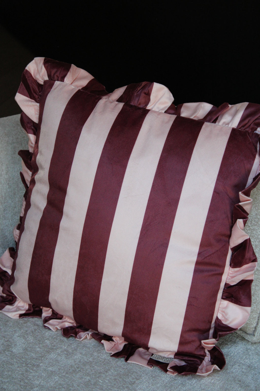 SIERKUSSEN STRIPE | BURGUNDY | 43X43CM