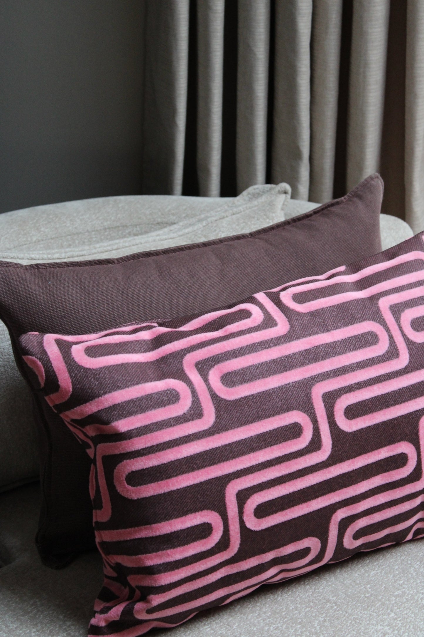 SIERKUSSEN ELRA | BURGUNDY/PINK | 40X60CM