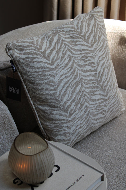 SIERKUSSEN TIGRA | BEIGE | 45X45 | BY-BOO