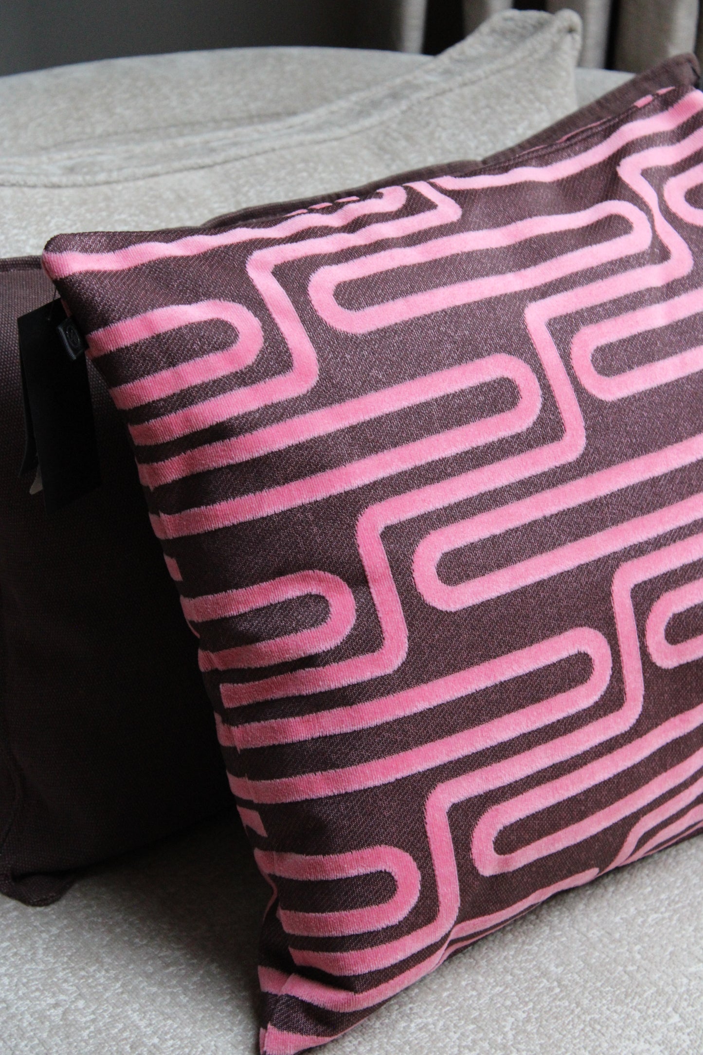 SIERKUSSEN ELRA | BURGUNDY/PINK | 45X45CM