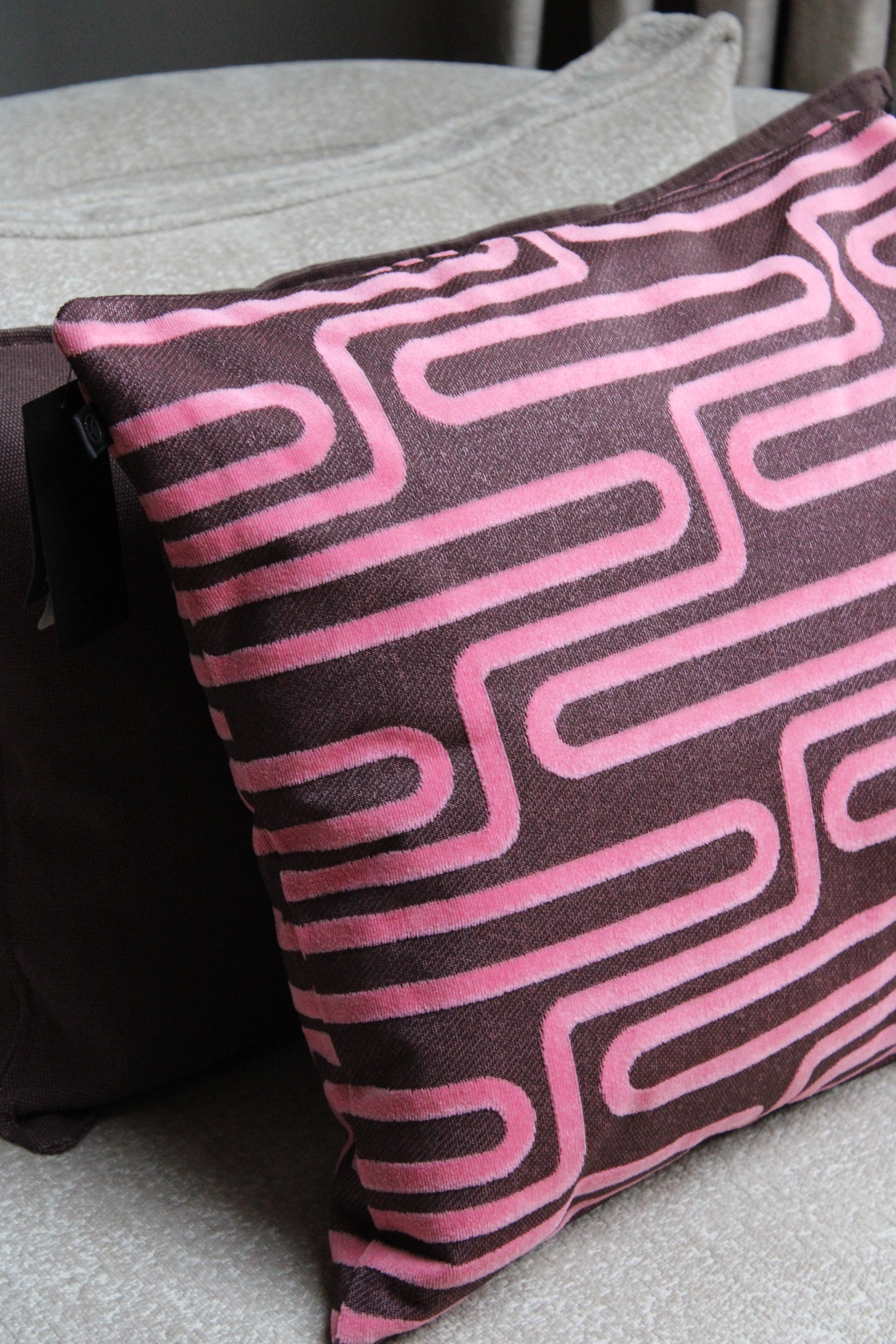 SIERKUSSEN ELRA | BURGUNDY/PINK | 45X45CM