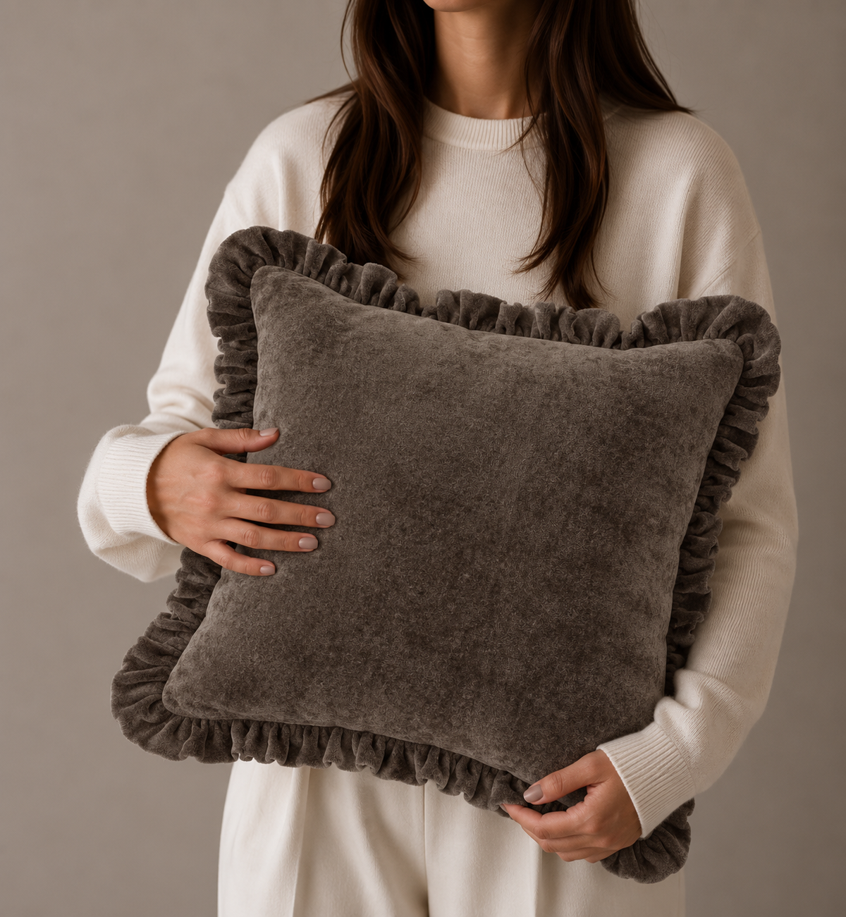 SIERKUSSEN MINDY | DARK BROWN | 45X45CM