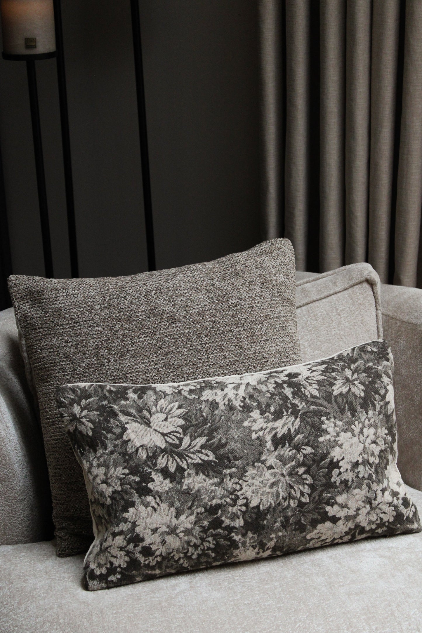 KUSSENHOES | FLOWERS | TAUPE | 30X50