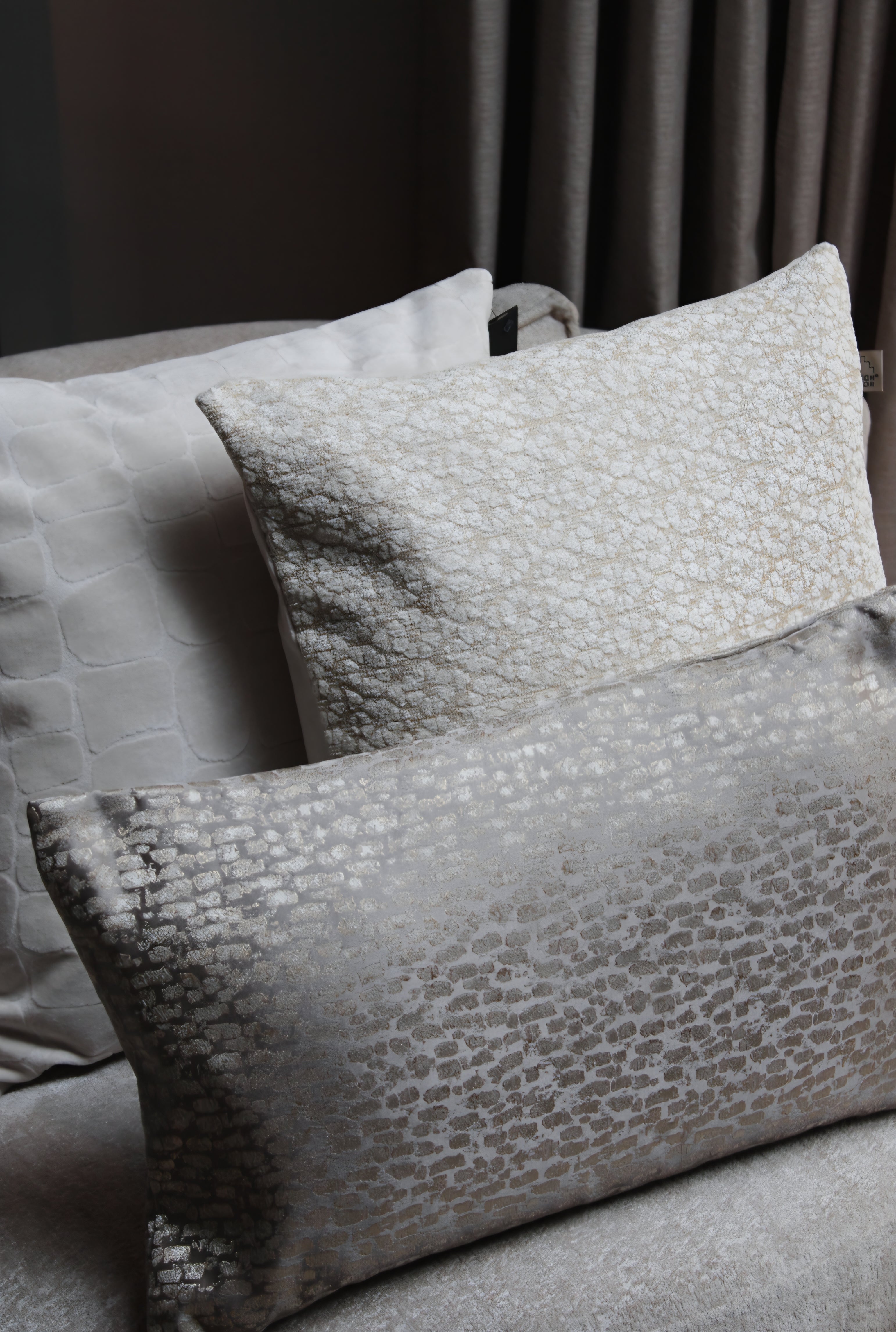 SIERKUSSEN BEIGE | OVERSEAS | 45X45