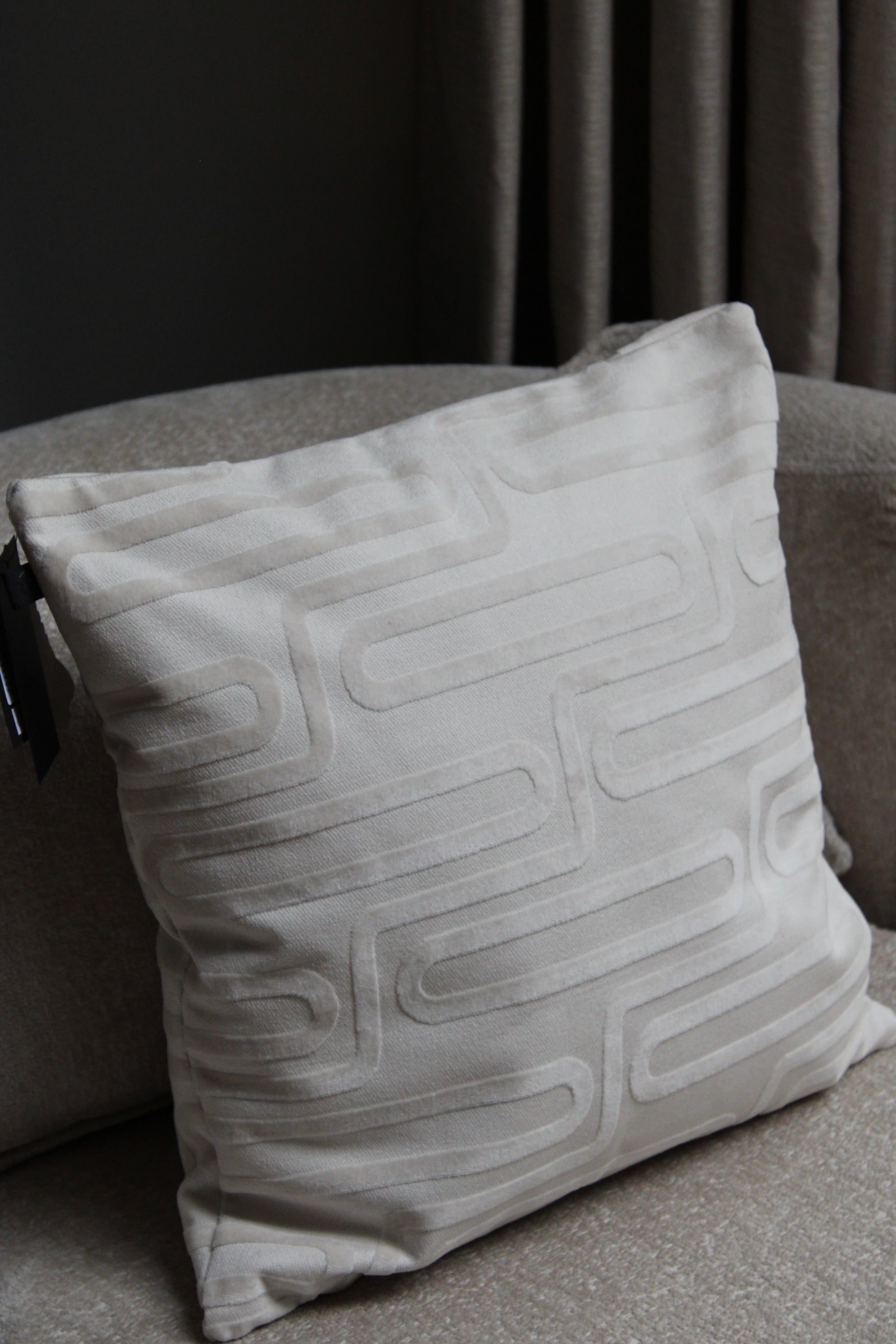 SIERKUSSEN ELRA | OFF-WHITE | 45X45CM