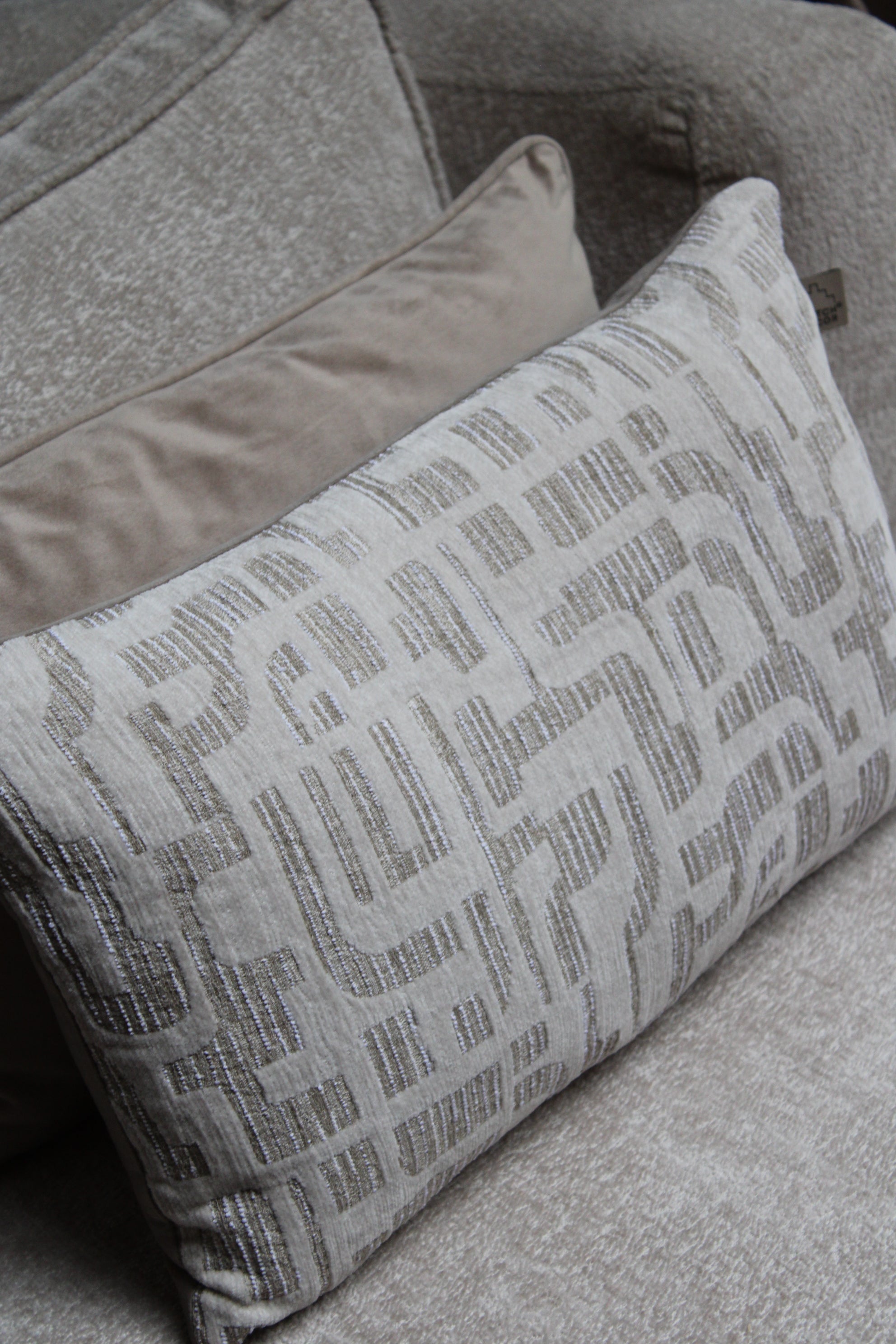 SIERKUSSEN FABIA | BEIGE | 30X50CM