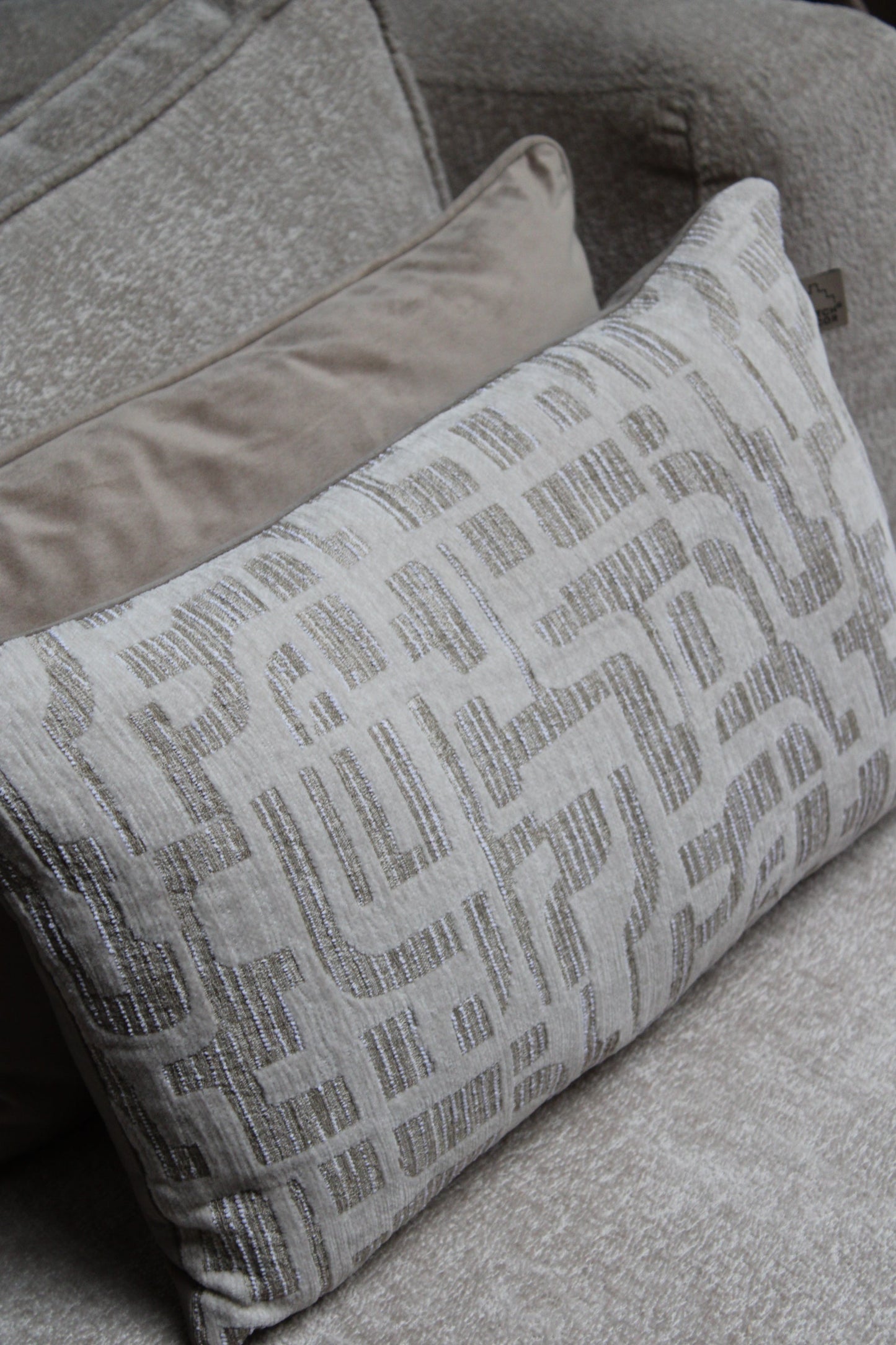 SIERKUSSEN FABIA | BEIGE | 30X50CM