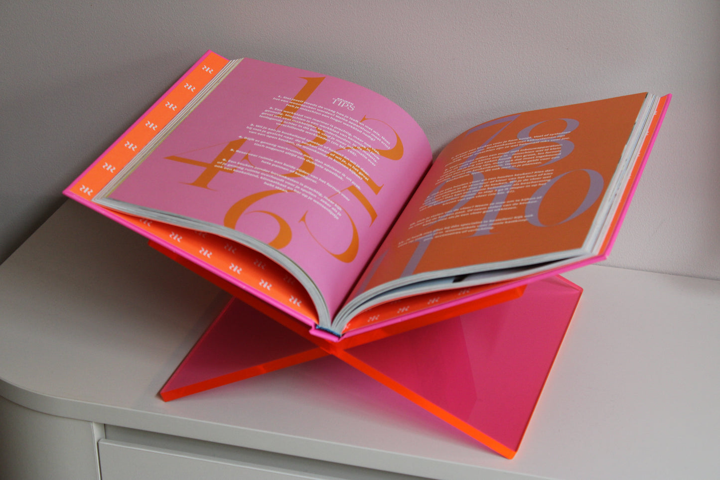 BOEKENSTANDAARD | FUCHSIA