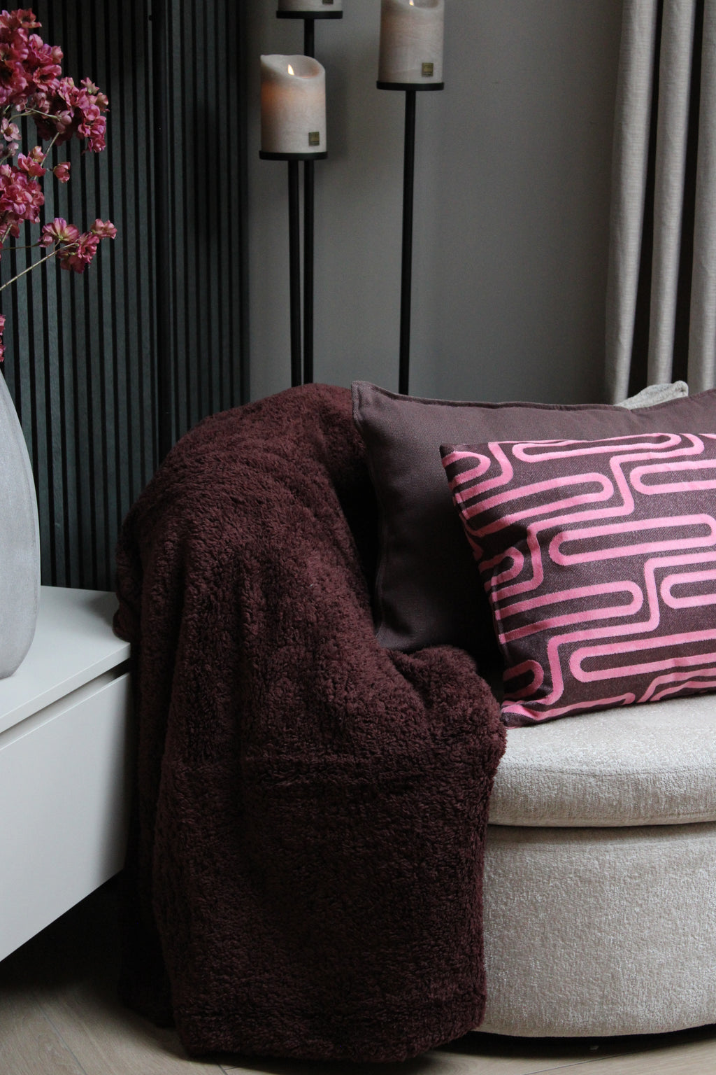 SIERKUSSEN ELRA | BURGUNDY/PINK | 45X45CM