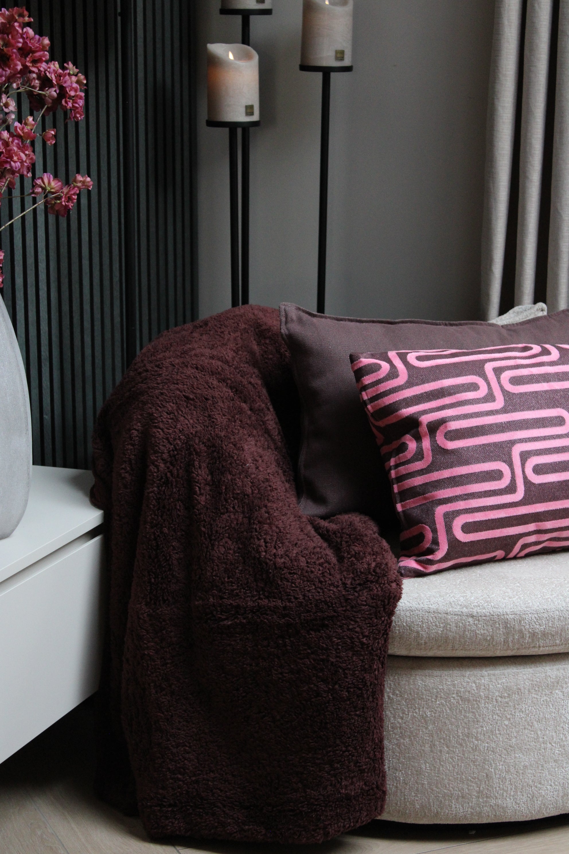 SIERKUSSEN ELRA | BURGUNDY/PINK | 45X45CM