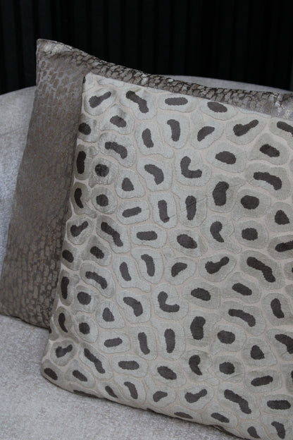 SIERKUSSEN MIRELLE | TAUPE | 45X45