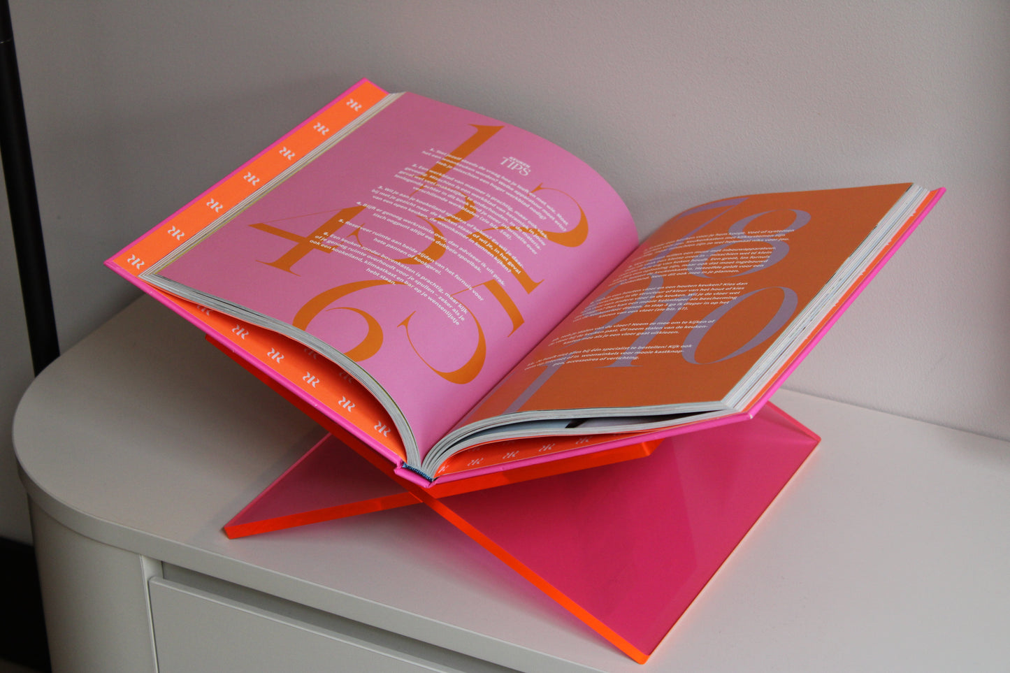 BOEKENSTANDAARD | FUCHSIA
