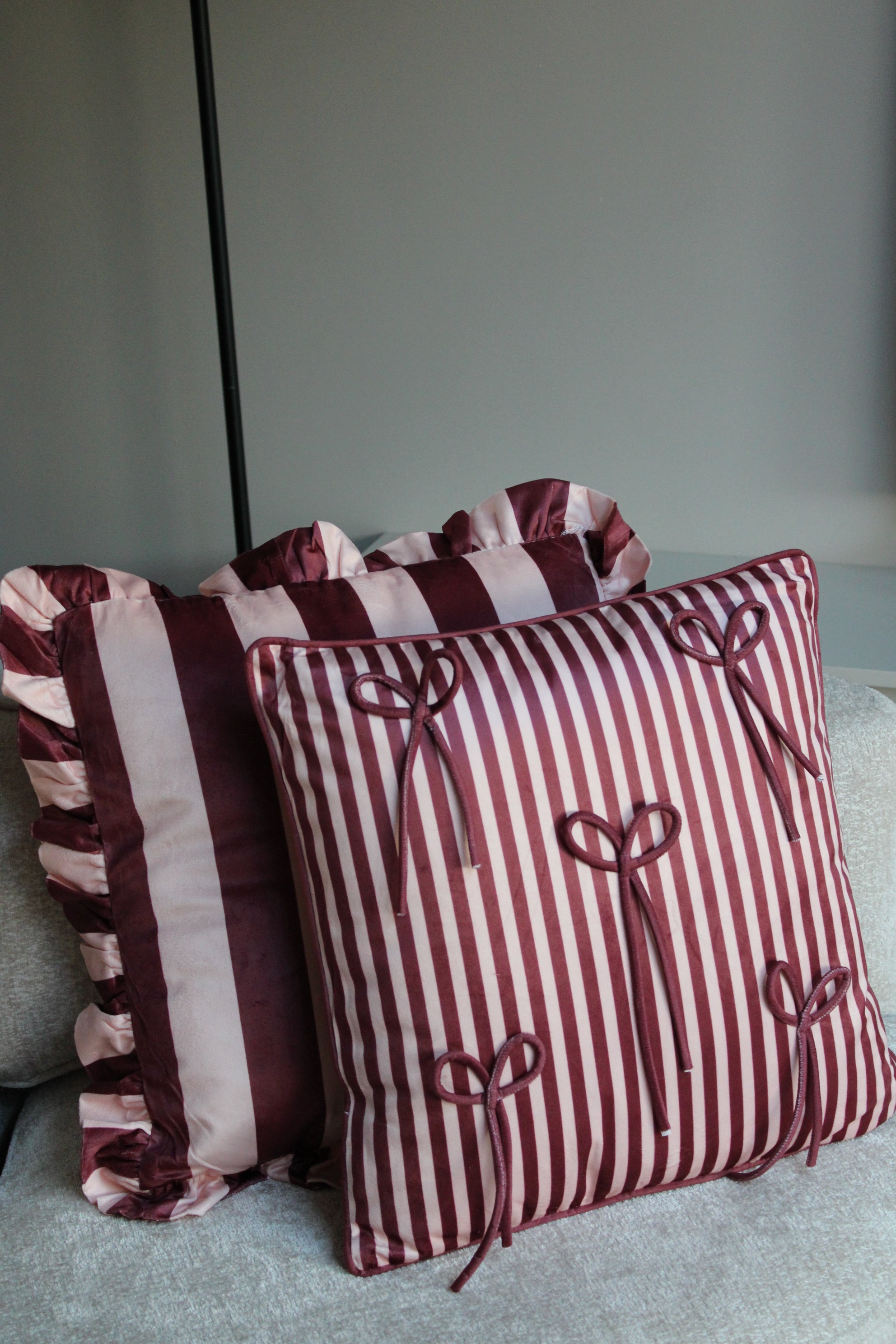 SIERKUSSEN STRIPE | BURGUNDY | 43X43CM